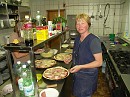 Aftersteg 2007 229 (207) * Kchenchefin Susi macht Pizza. * 2560 x 1920 * (1.26MB)